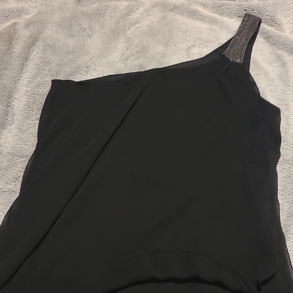 Smart Set One-Shoulder Black Top with Silver Accent